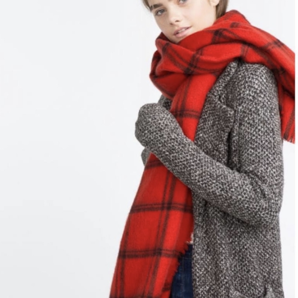 🌞 NWoT 🌞 Zara Red and Black Plaid Scarf 🌞